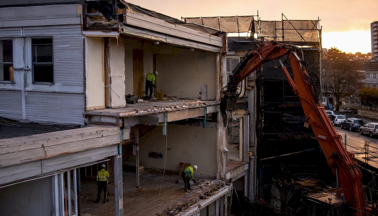 Sequential floor-by-floor building demolition process